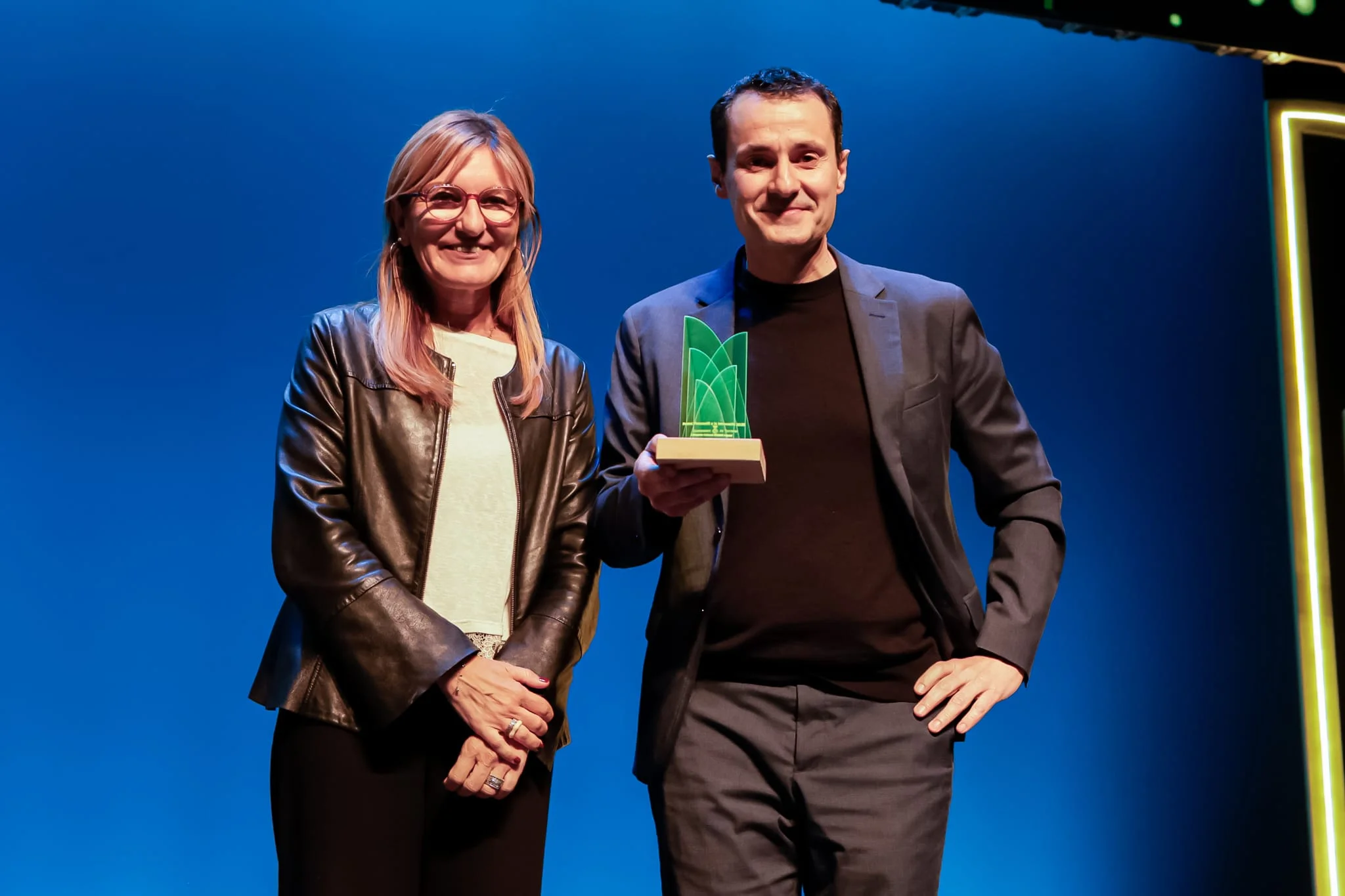 Òscar Lanuza (gerente OSV) recibiendo el galardón | © Nebridi Aróztegui